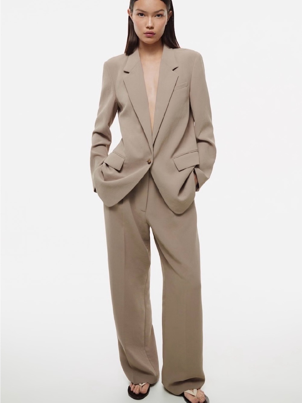 Aritzia | The Effortless Pant Crepette in Nomad Taupe